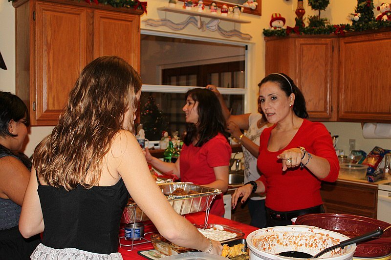 ../Images/MnetteHParty09044.jpg