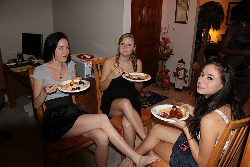 ../Images/MnetteHParty09052.jpg