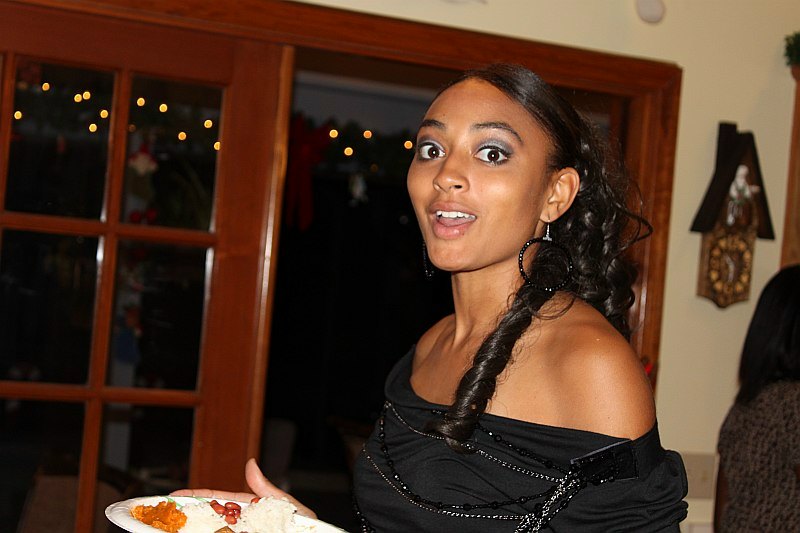 ../Images/MnetteHParty09060.jpg