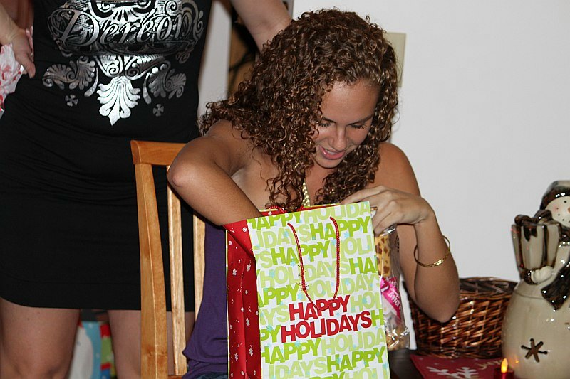 ../Images/MnetteHParty09075.jpg
