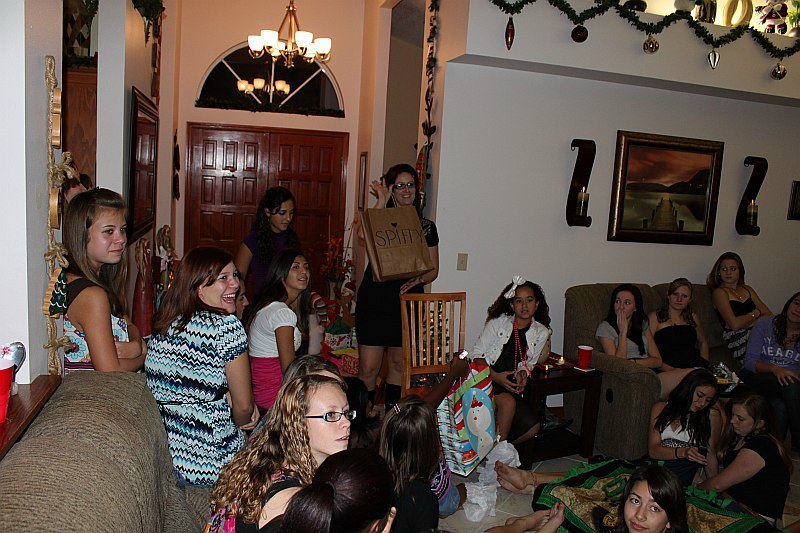 ../Images/MnetteHParty09152.jpg