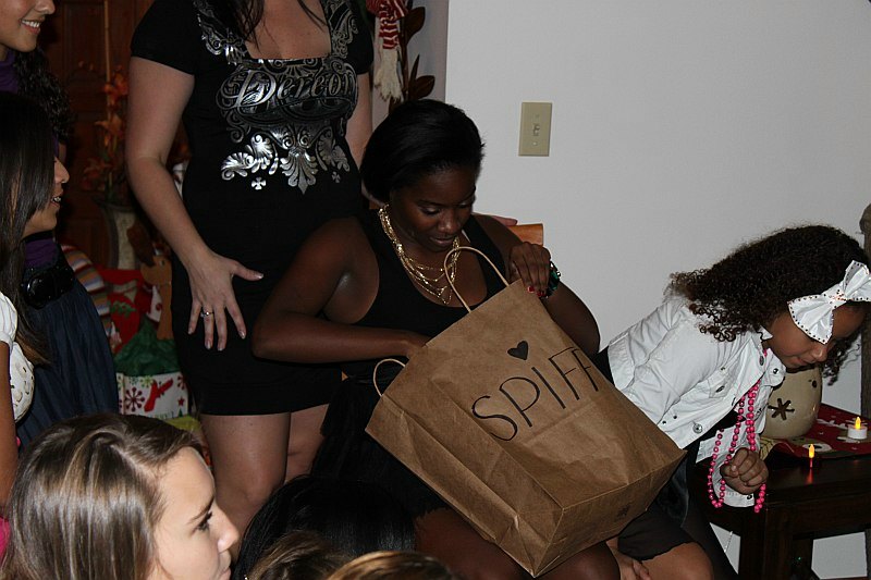 ../Images/MnetteHParty09153.jpg