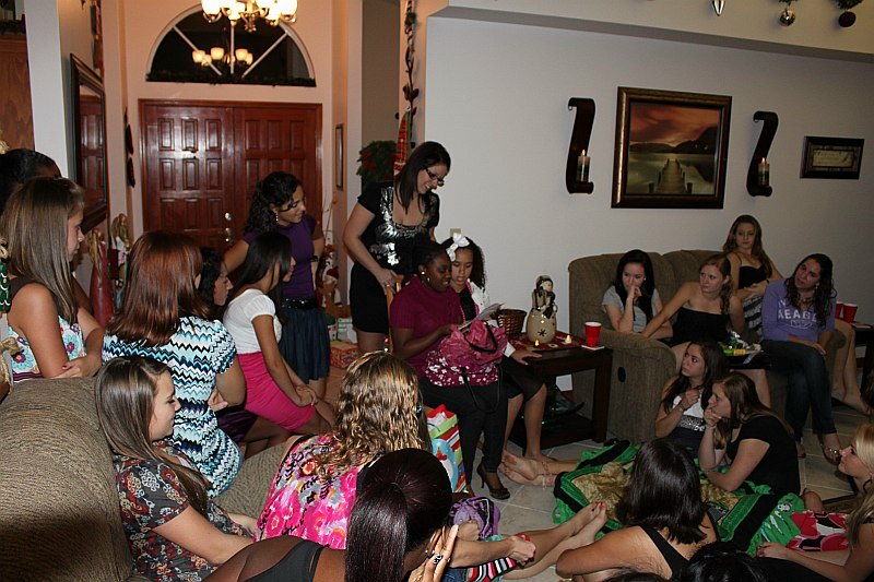 ../Images/MnetteHParty09162.jpg