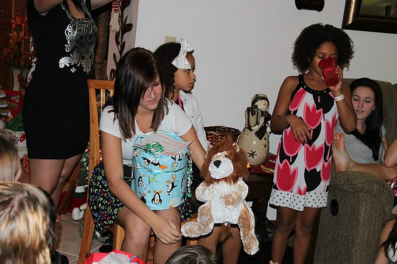../Images/MnetteHParty09198.jpg