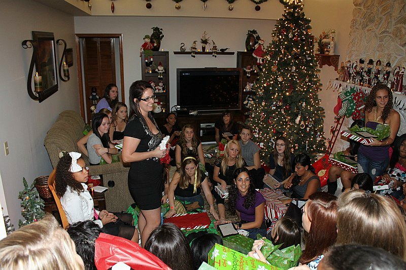 ../Images/MnetteHParty09306.jpg