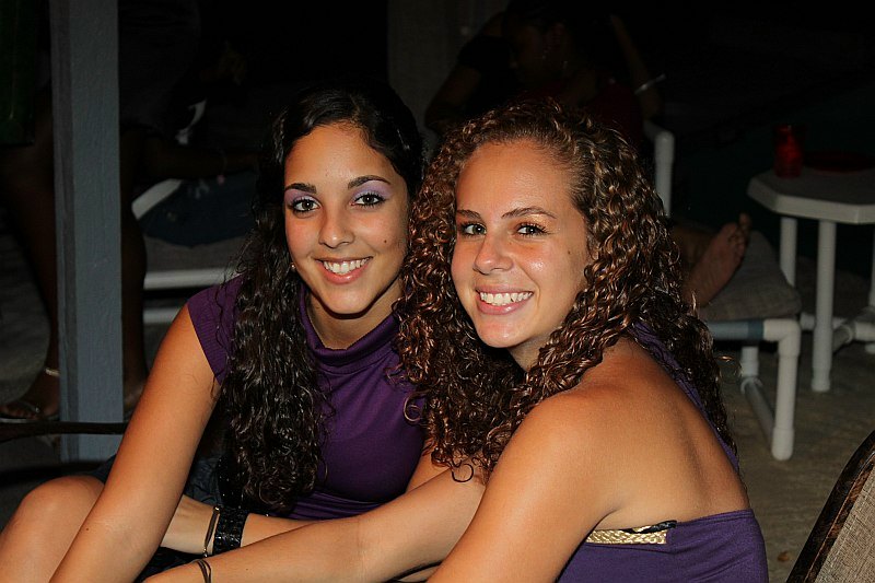 ../Images/MnetteHParty09388.jpg